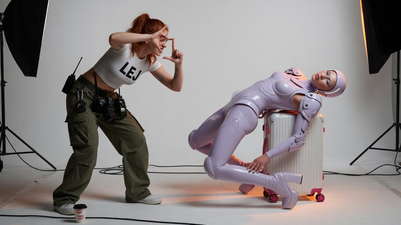 LEJ girl photographer directing, header option 46